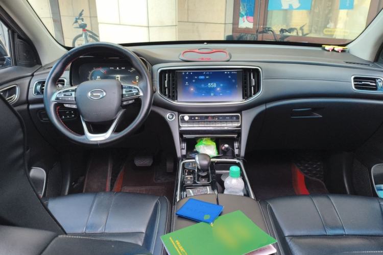 Used GAC Trumpchi GS8 2020 390T Two-Wheel Drive Luxury Smart Connectivity Commemorative Edition (7 Seats) Center Console