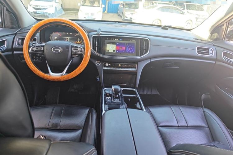 Used GAC Trumpchi GS8 2020 390T Two-Wheel Drive Luxury Smart Connectivity Version (7 Seats) Center Console