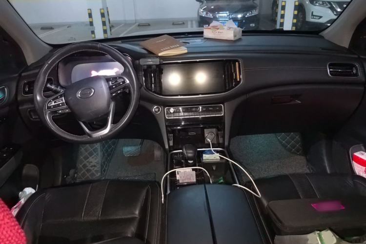 Used GAC Trumpchi GS8 2020 390T Two-Wheel Drive Luxury Smart Connectivity Version (7 Seats) Center Console