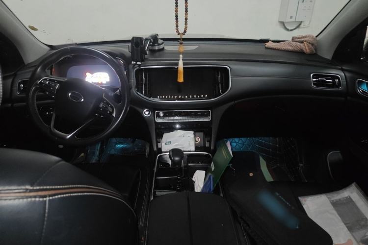 Used GAC Trumpchi GS8 2020 390T Two-Wheel Drive Luxury Smart Connectivity Commemorative Edition (7 Seats) Center Console