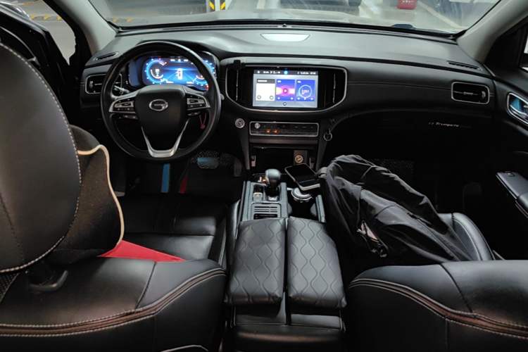 Used GAC Trumpchi GS8 2020 390T Two-Wheel Drive Luxury Smart Connectivity Version (7 Seats) Center Console