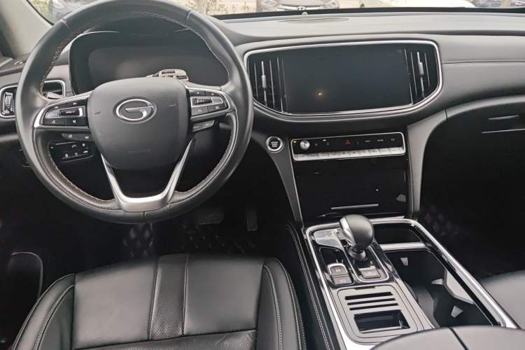 Used GAC Trumpchi GS8 2020 390T Two-Wheel Drive Luxury Smart Connectivity Commemorative Edition (7 Seats) Center Console