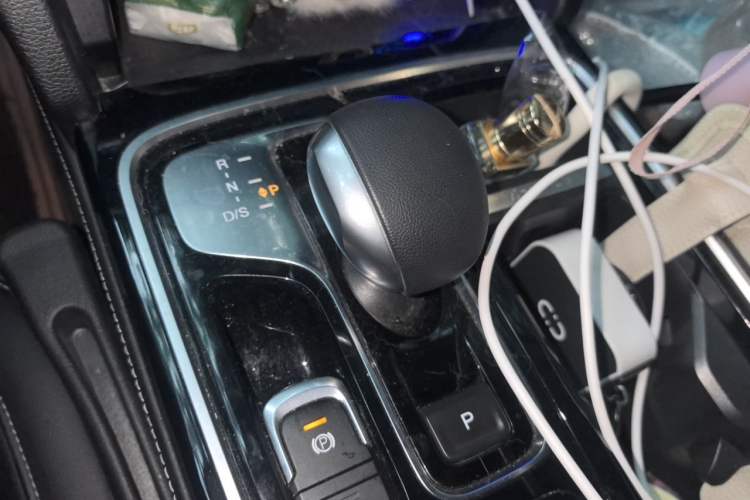 Used GAC Trumpchi GS8 2020 390T Two-Wheel Drive Luxury Smart Connectivity Commemorative Edition (7 Seats) Gear Lever