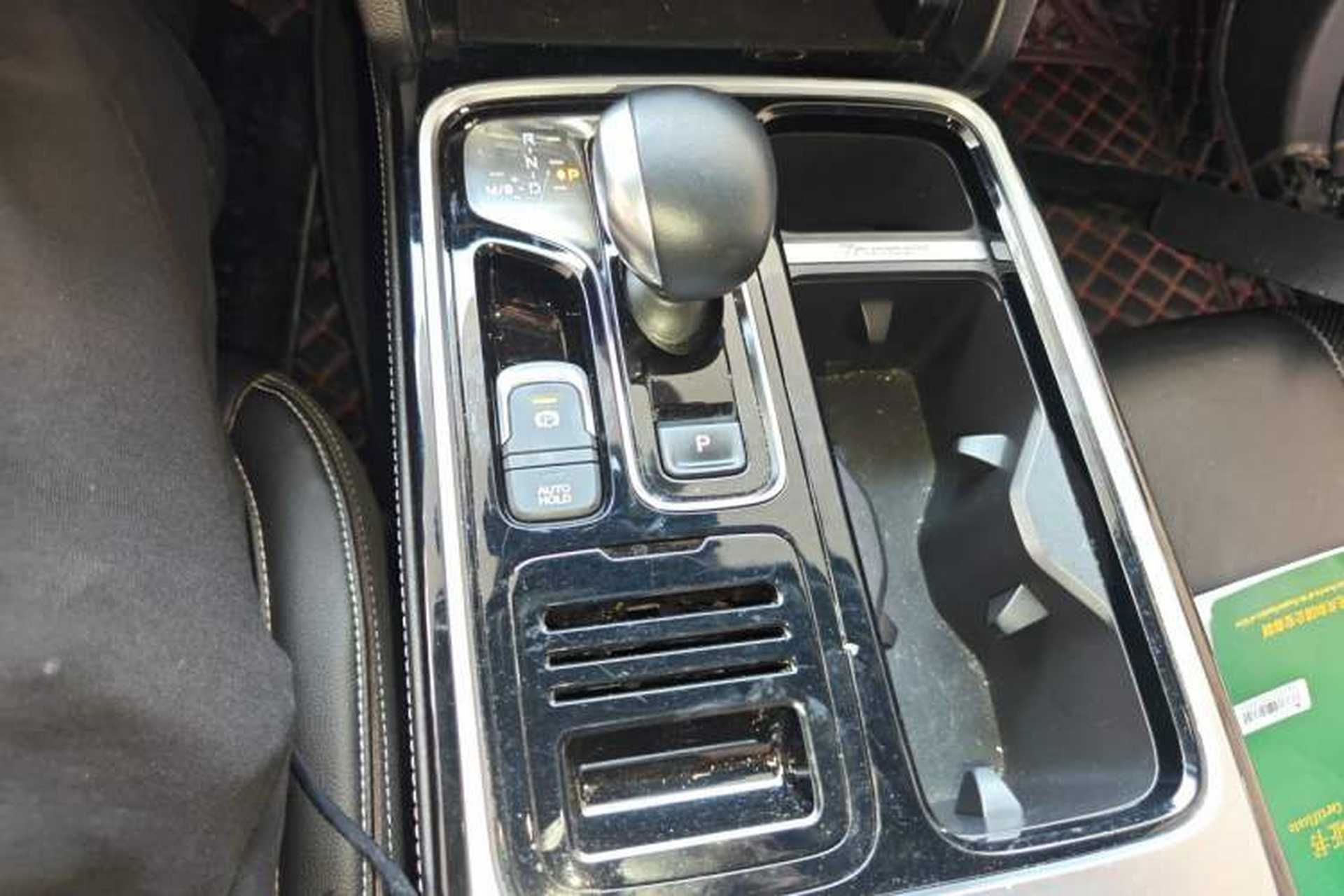 Used GAC Trumpchi GS8 2020 390T Two-Wheel Drive Luxury Smart Connectivity Version (7 Seats) Gear Lever