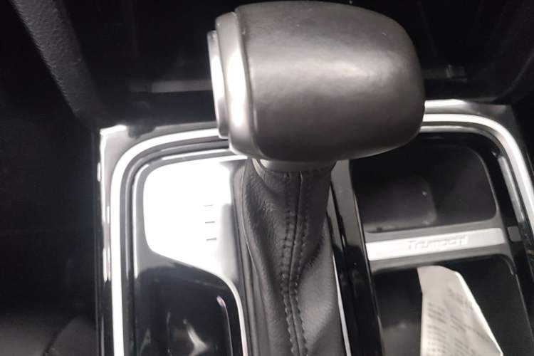 Used GAC Trumpchi GS8 2020 GS8S 390T Two-Wheel Drive Luxury Smart Connectivity Version Gear Lever