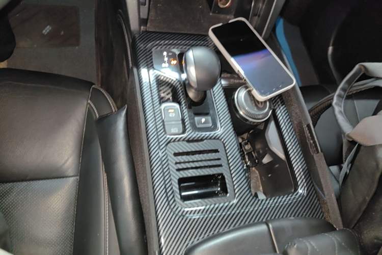 Used GAC Trumpchi GS8 2020 390T Two-Wheel Drive Luxury Smart Connectivity Version (7 Seats) Gear Lever