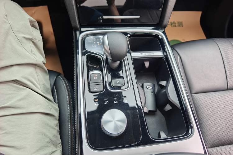 Used GAC Trumpchi GS8 2020 390T Four-Wheel Drive Luxury Smart Connectivity Commemorative Edition (7 Seats) Gear Lever