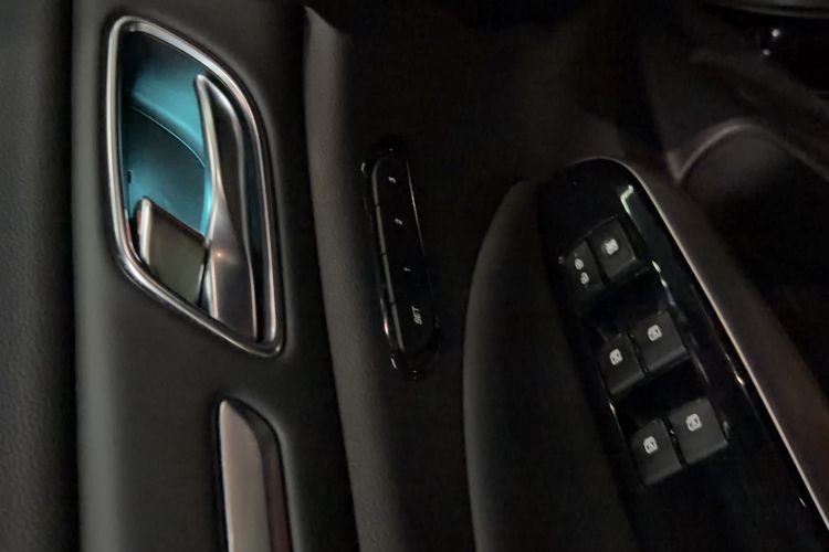 Used GAC Trumpchi GS8 2020 390T Two-Wheel Drive Prestige Version (7 Seats) Interior 1