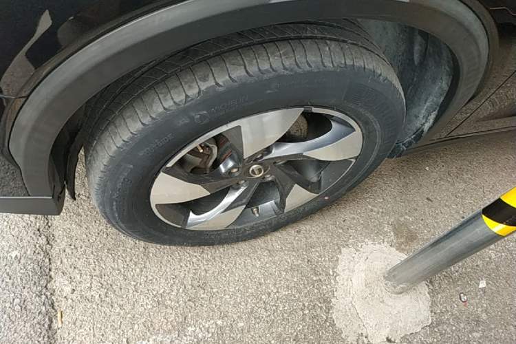 Used GAC Trumpchi GS8 2020 GS8S 390T Two-Wheel Drive Luxury Smart Connectivity Version Left Front Wheel Hub