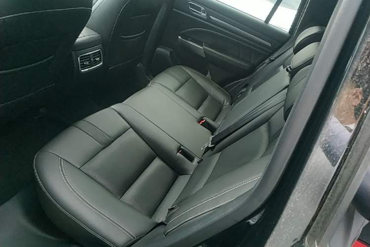 Used GAC Trumpchi GS8 2020 GS8S 390T Two-Wheel Drive Luxury Smart Connectivity Version Left Rear Seat