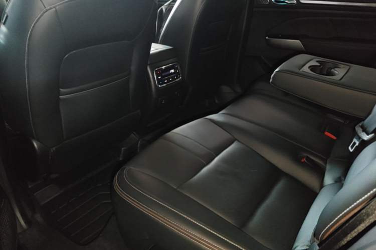Used GAC Trumpchi GS8 2020 390T Four-Wheel Drive Luxury Smart Connectivity Commemorative Edition (7 Seats) Left Rear Seat