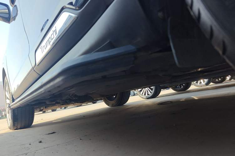 Used GAC Trumpchi GS8 2020 390T Two-Wheel Drive Luxury Smart Connectivity Commemorative Edition (7 Seats) Left Side Sill