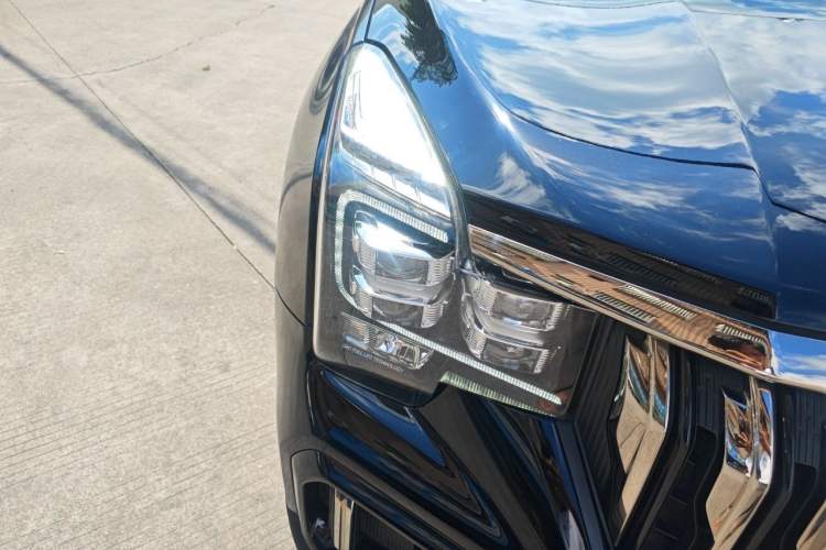 Used GAC Trumpchi GS8 2020 GS8S 390T Two-Wheel Drive Luxury Smart Connectivity Version Right Front Headlight