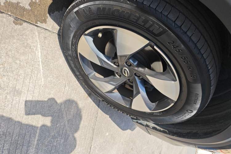 Used GAC Trumpchi GS8 2020 GS8S 390T Two-Wheel Drive Luxury Smart Connectivity Version Right Front Wheel Hub