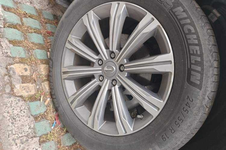 Used GAC Trumpchi GS8 2020 390T Two-Wheel Drive Luxury Smart Connectivity Version (7 Seats) Right Front Wheel Hub