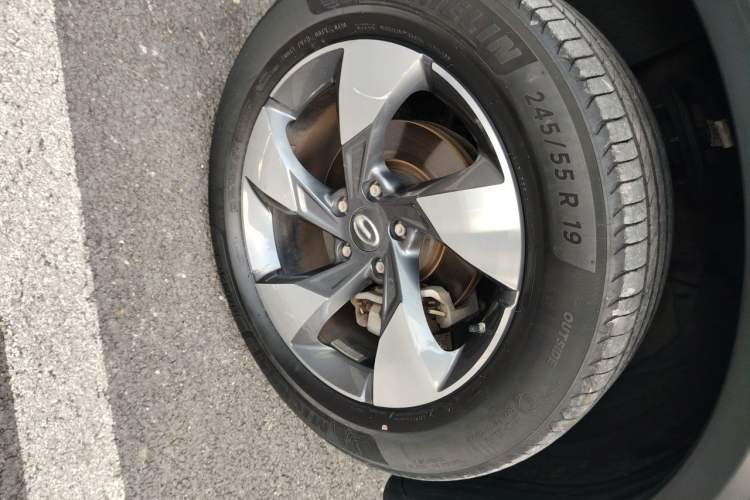 Used GAC Trumpchi GS8 2020 GS8S 390T Two-Wheel Drive Luxury Smart Connectivity Version Right Front Wheel Hub