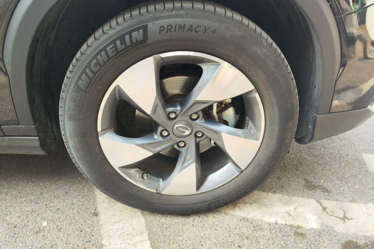 Used GAC Trumpchi GS8 2020 GS8S 390T Two-Wheel Drive Luxury Smart Connectivity Version Right Front Wheel Hub
