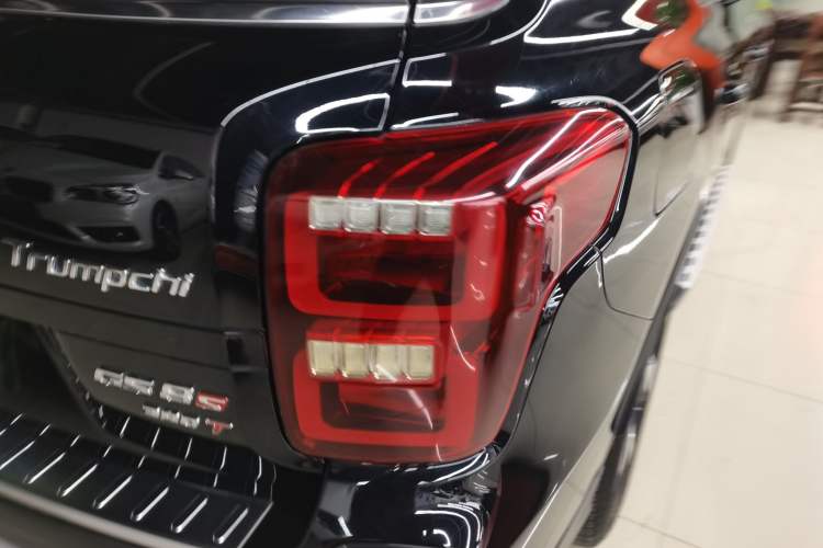 Used GAC Trumpchi GS8 2020 GS8S 390T Two-Wheel Drive Luxury Smart Connectivity Version Right Rear Taillight