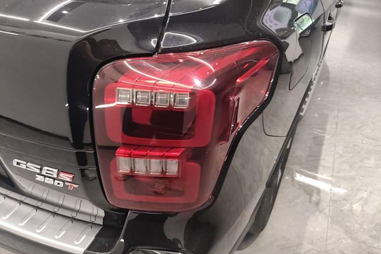Used GAC Trumpchi GS8 2020 GS8S 390T Two-Wheel Drive Luxury Smart Connectivity Version Right Rear Taillight