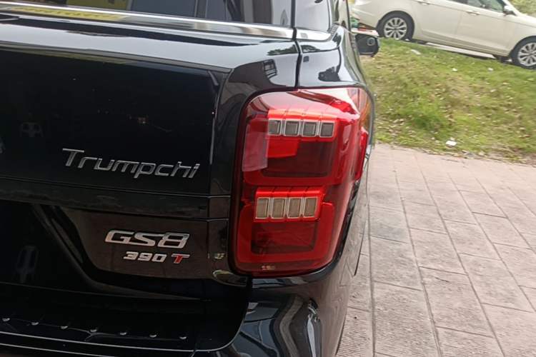 Used GAC Trumpchi GS8 2020 390T Four-Wheel Drive Luxury Smart Connect Edition (7 Seats) Right Rear Taillight