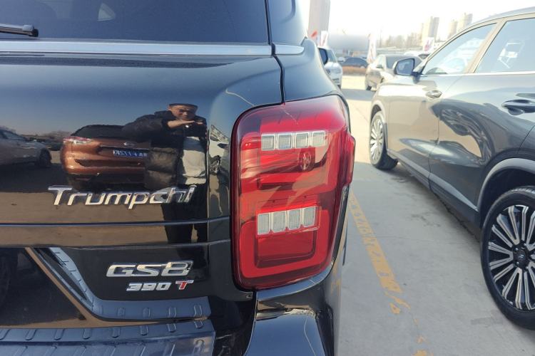 Used GAC Trumpchi GS8 2020 390T Two-Wheel Drive Luxury Smart Connectivity Commemorative Edition (7 Seats) Right Rear Taillight