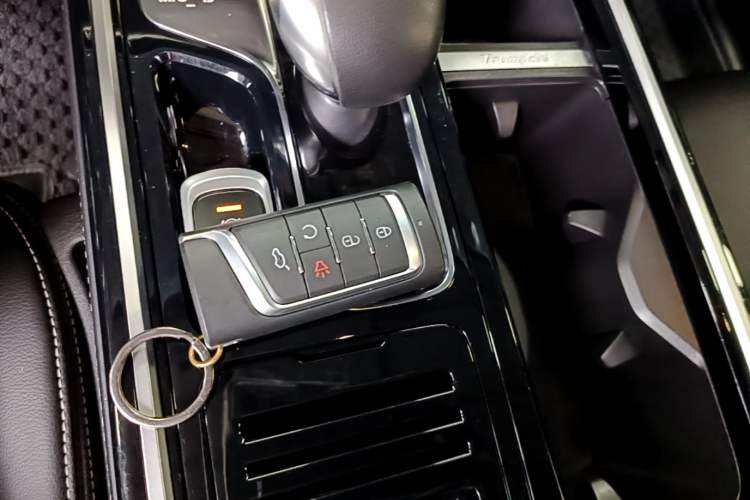 Used GAC Trumpchi GS8 2020 390T Two-Wheel Drive Luxury Smart Connectivity Version (7 Seats) Vehicle Key