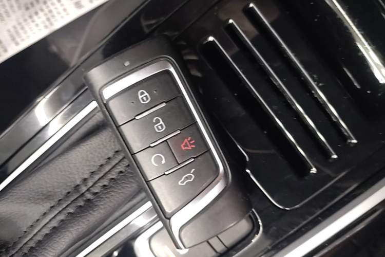Used GAC Trumpchi GS8 2020 GS8S 390T Two-Wheel Drive Luxury Smart Connectivity Version Vehicle Key