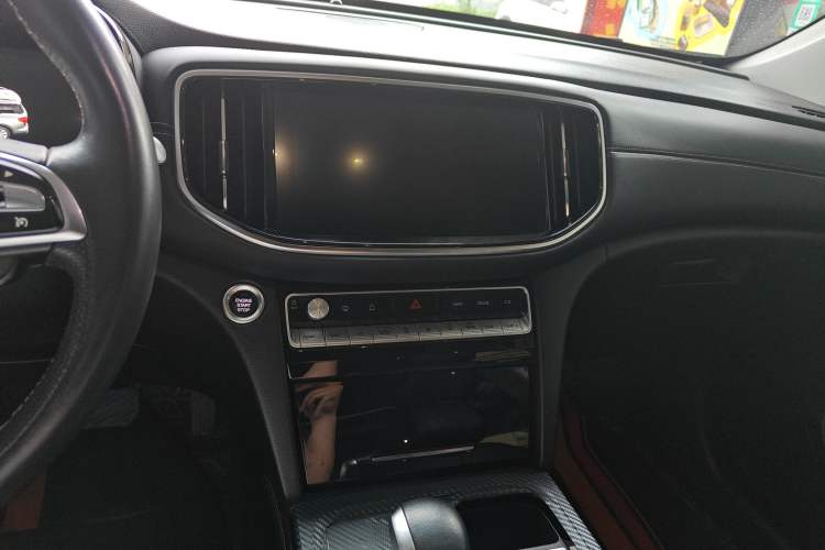 Used GAC Trumpchi GS8 2020 390T Two-Wheel Drive Luxury Smart Connectivity Version (7 Seats) Audio And AC Panel