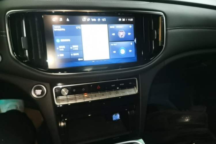 Used GAC Trumpchi GS8 2020 390T Two-Wheel Drive Luxury Smart Connectivity Commemorative Edition (7 Seats) Audio And AC Panel