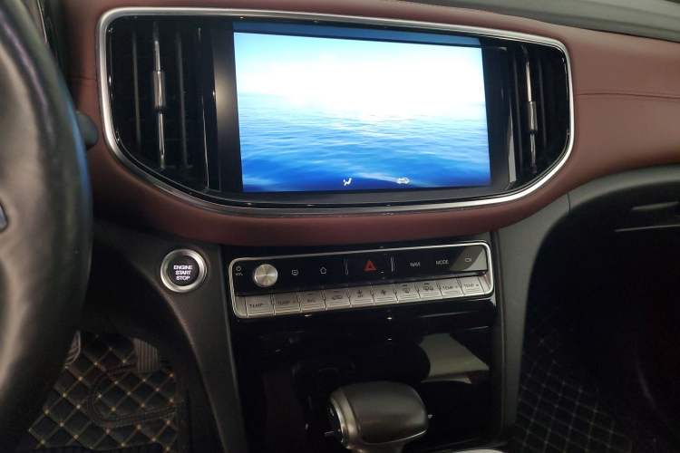 Used GAC Trumpchi GS8 2020 GS8S 390T Two-Wheel Drive Luxury Smart Connectivity Version Audio And AC Panel