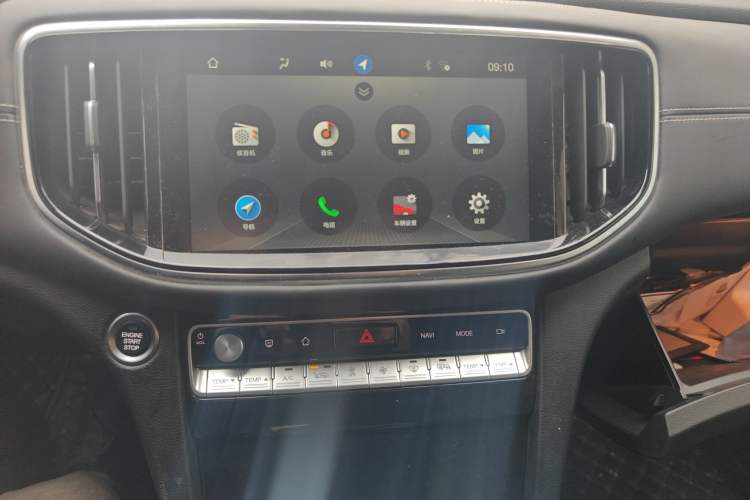 Used GAC Trumpchi GS8 2020 390T Two-Wheel Drive Luxury Smart Connectivity Version (7 Seats) Audio And AC Panel