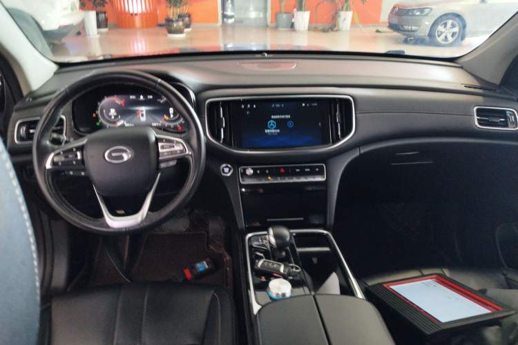 Used GAC Trumpchi GS8 2020 390T Four-Wheel Drive Luxury Smart Connect Edition (7 Seats) Center Console
