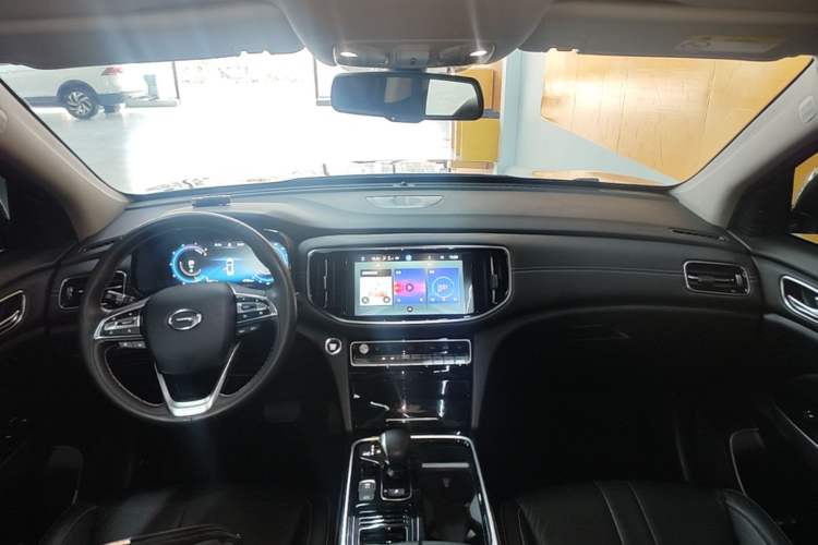 Used GAC Trumpchi GS8 2020 390T Two-Wheel Drive Luxury Smart Connectivity Version (7 Seats) Center Console