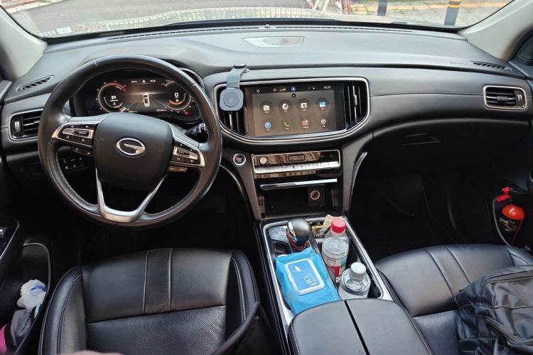 Used GAC Trumpchi GS8 2020 390T Two-Wheel Drive Luxury Smart Connectivity Version (7 Seats) Center Console
