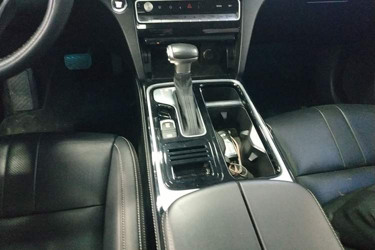 Used GAC Trumpchi GS8 2020 390T Two-Wheel Drive Luxury Edition (7 Seats) Gear Lever
