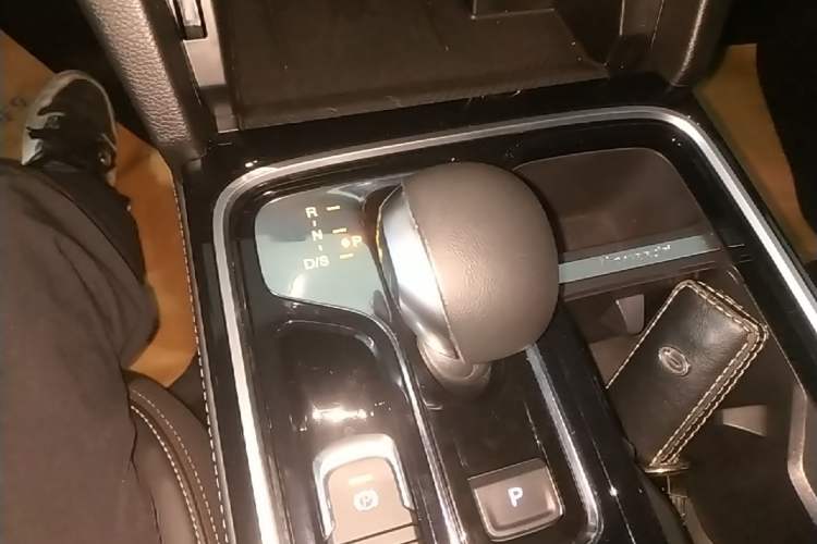Used GAC Trumpchi GS8 2020 390T Two-Wheel Drive Luxury Smart Connectivity Commemorative Edition (7 Seats) Gear Lever
