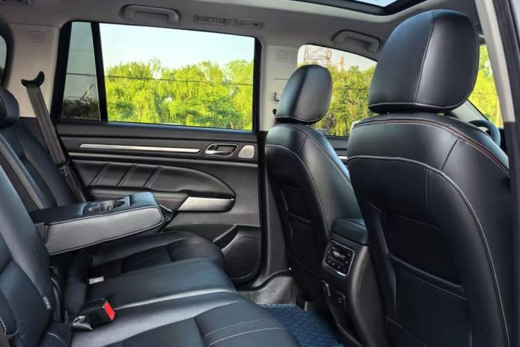 Used GAC Trumpchi GS8 2020 390T Two-Wheel Drive Luxury Smart Connectivity Version (7 Seats) Interior 6