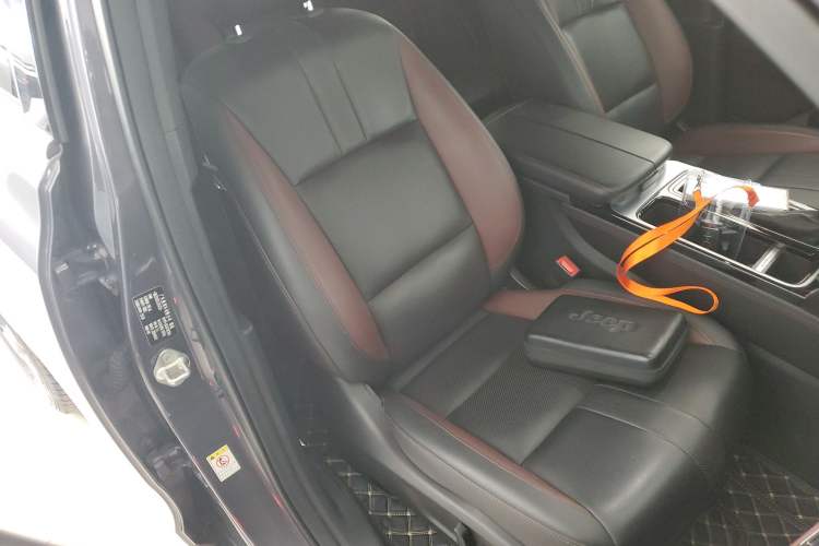 Used GAC Trumpchi GS8 2020 GS8S 390T Two-Wheel Drive Luxury Smart Connectivity Version Right Front Seat