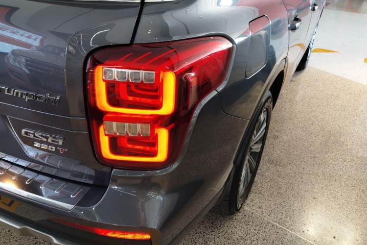 Used GAC Trumpchi GS8 2020 390T Four-Wheel Drive Luxury Smart Connect Edition (7 Seats) Right Rear Taillight