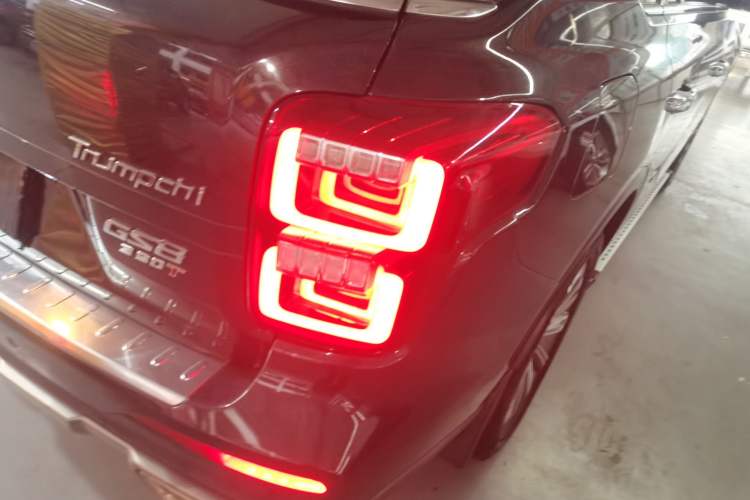 Used GAC Trumpchi GS8 2020 390T Two-Wheel Drive Luxury Smart Connectivity Version (7 Seats) Right Rear Taillight