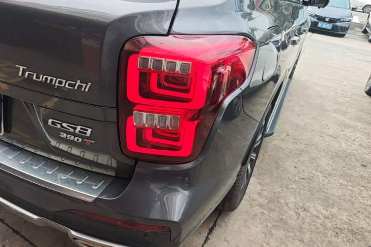 Used GAC Trumpchi GS8 2020 390T Two-Wheel Drive Luxury Smart Connectivity Commemorative Edition (7 Seats) Right Rear Taillight