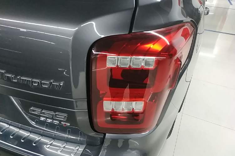 Used GAC Trumpchi GS8 2020 390T Two-Wheel Drive Luxury Smart Connectivity Commemorative Edition (7 Seats) Right Rear Taillight
