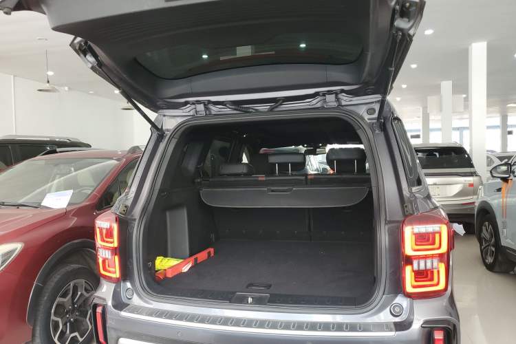 Used GAC Trumpchi GS8 2020 GS8S 390T Two-Wheel Drive Luxury Smart Connectivity Version Trunk