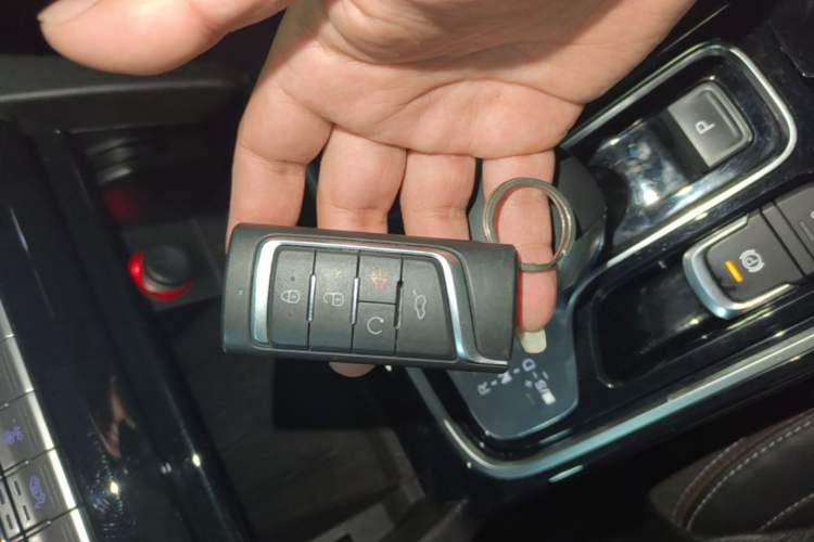 Used GAC Trumpchi GS8 2020 390T Two-Wheel Drive Luxury Smart Connectivity Version (7 Seats) Vehicle Key