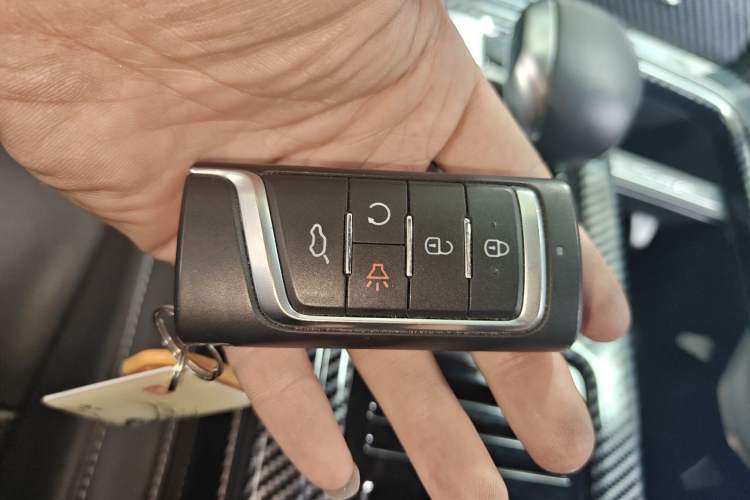 Used GAC Trumpchi GS8 2020 390T Two-Wheel Drive Luxury Smart Connectivity Version (7 Seats) Vehicle Key
