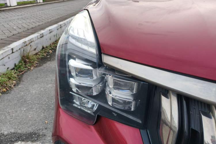 Used GAC Trumpchi GS8 2020 GS8S 390T Two-Wheel Drive Prestige Edition Right Front Headlight