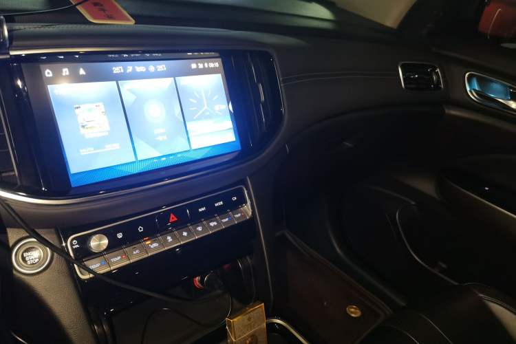 Used GAC Trumpchi GS8 2020 390T Two-Wheel Drive Luxury Smart Connectivity Commemorative Edition (7 Seats) Audio And AC Panel