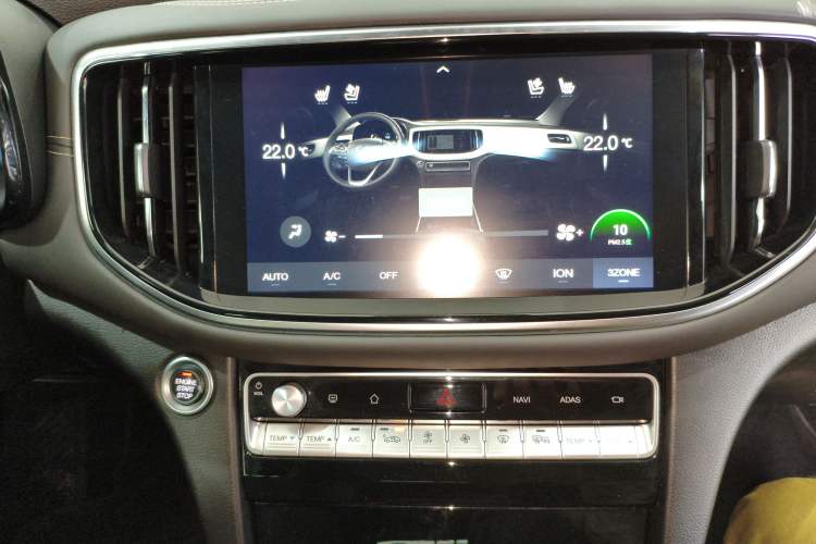 Used GAC Trumpchi GS8 2020 390T Two-Wheel Drive Prestige Version (7 Seats) Audio And AC Panel