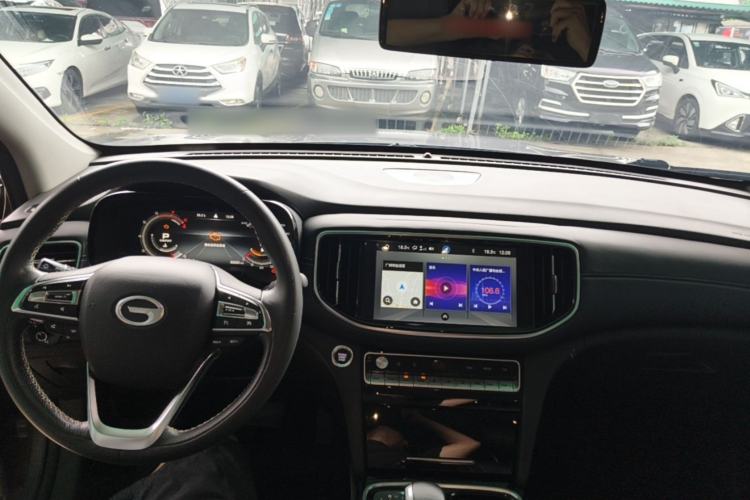 Used GAC Trumpchi GS8 2020 390T Two-Wheel Drive Luxury Smart Connectivity Version (7 Seats) Center Console