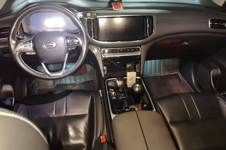 Used GAC Trumpchi GS8 2020 390T Two-Wheel Drive Luxury Smart Connectivity Commemorative Edition (7 Seats) Center Console